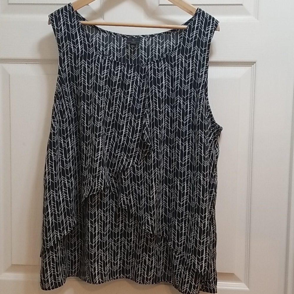 Sleeveless blouse black and white print 2C